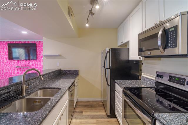 935 Saturn Drive 215