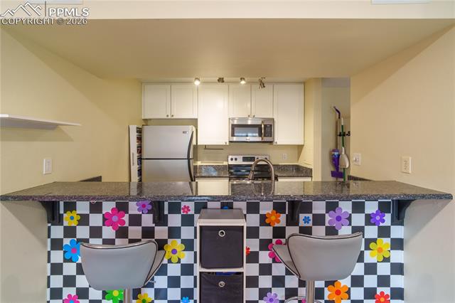 935 Saturn Drive 215