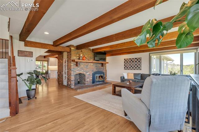1549 Hillside Circle