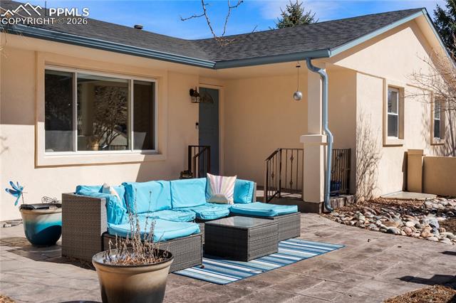 870 Point Of The Pines Drive