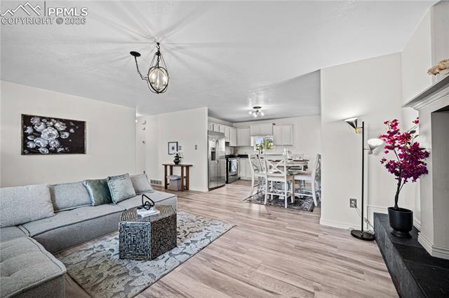 911 Candytuft Boulevard