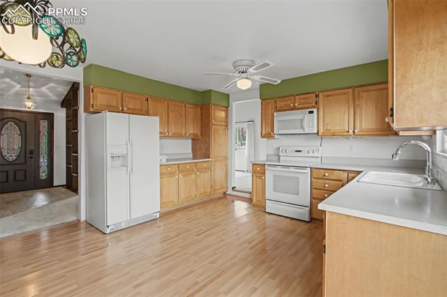 806 Point Of The Pines Drive