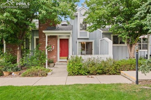 Photo of 6806 Los Reyes Circle, Colorado Springs, CO 80918 (MLS # 7383128)