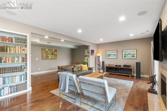 204 W Cheyenne Mountain Boulevard