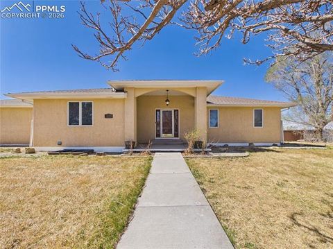 Photo of 1079 Lynn Drive, Pueblo, CO 81006 (MLS # 9125202)
