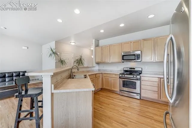 Colorado Springs, Colorado 80927, United States, 4 Bedrooms Bedrooms, ,3 BathroomsBathrooms,Residential,Active,137921