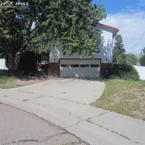 Photo of 9 Briargate Place, Pueblo, CO 81001 (MLS # 3894260)