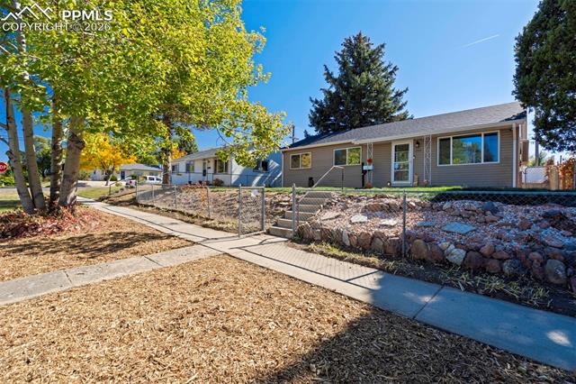 2577 E San Miguel Street