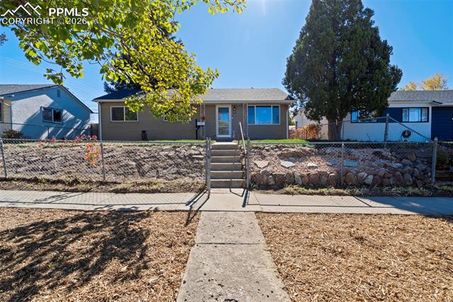 2577 E San Miguel Street