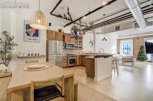 101 N Tejon Street 330