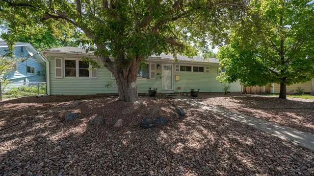 MLS: R11692572