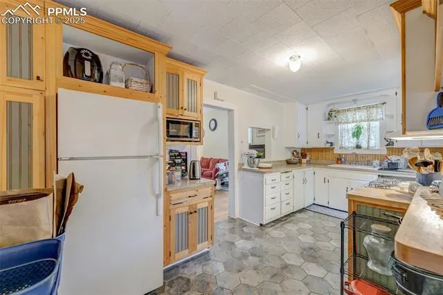 Canon City, Colorado 81212, United States, 3 Bedrooms Bedrooms, ,2 BathroomsBathrooms,Residential,Active,155209