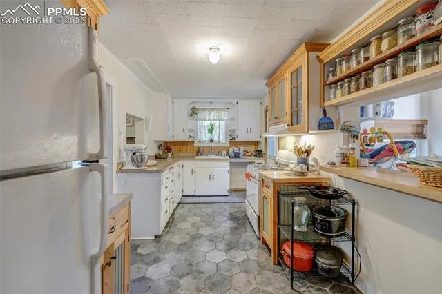 Canon City, Colorado 81212, United States, 3 Bedrooms Bedrooms, ,2 BathroomsBathrooms,Residential,Active,155209