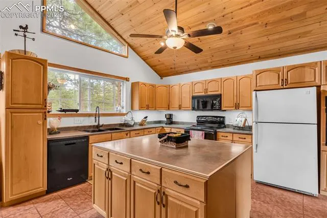 Westcliffe, Colorado 81252, United States, 5 Bedrooms Bedrooms, ,3 BathroomsBathrooms,Residential,Active,175530