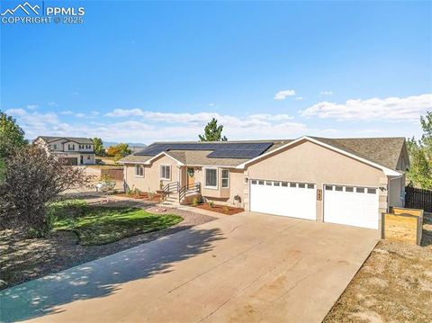 Photo of 797 E Parkrose Drive, Pueblo, CO 81007 (MLS # 6404274) Photo of 797 E Parkrose Drive, Pueblo, CO 81007 (MLS # 6404274)