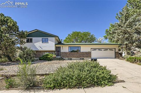 Photo of 33 Briargate Terrace, Pueblo, CO 81001 (MLS # 9585926)