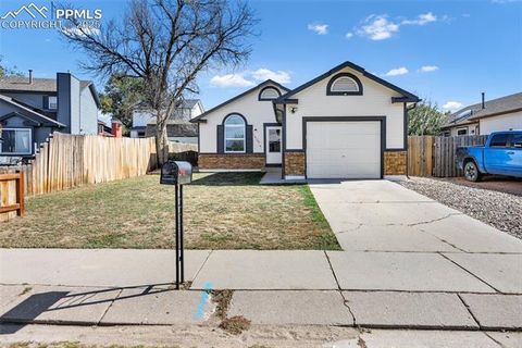 Photo of 1435 Crippen Court, Colorado Springs, CO 80916 (MLS # 9674912)