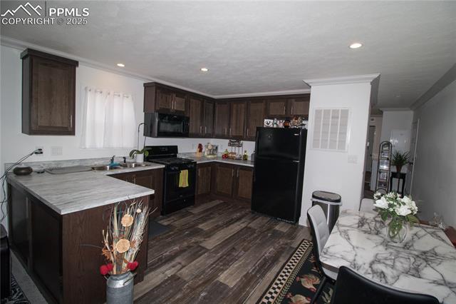 218 W Thurlow Avenue