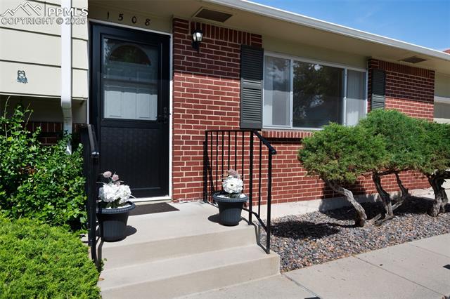 1508 E Owen Circle