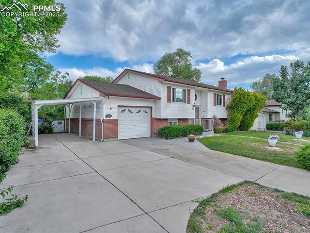 1555 Luna Vista Street