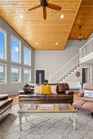 545 Struthers Loop