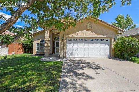 Photo of 934 Cedarcrest Drive, Pueblo, CO 81005 (MLS # 2900345) Photo of 934 Cedarcrest Drive, Pueblo, CO 81005 (MLS # 2900345)