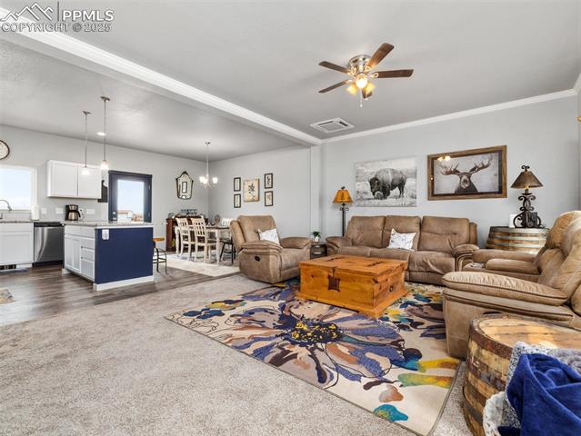 933 E Blackstone Drive