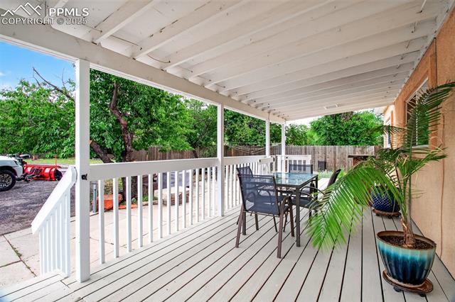 1502 Manitou Boulevard