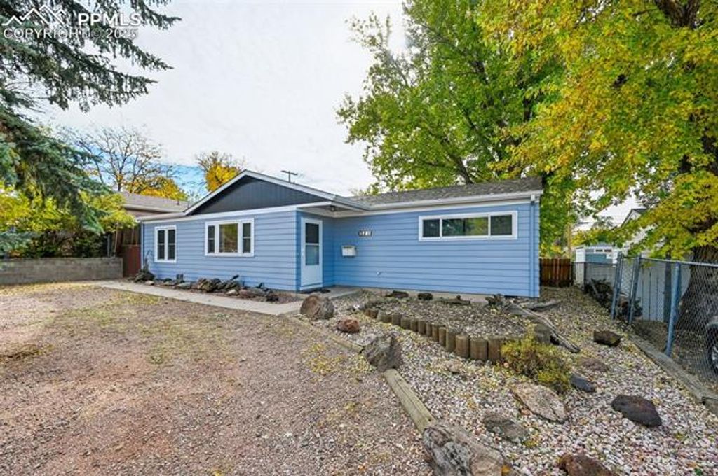 Photo for 323 Maplewood Drive, Colorado Springs, CO 80907 (MLS # 2735177)