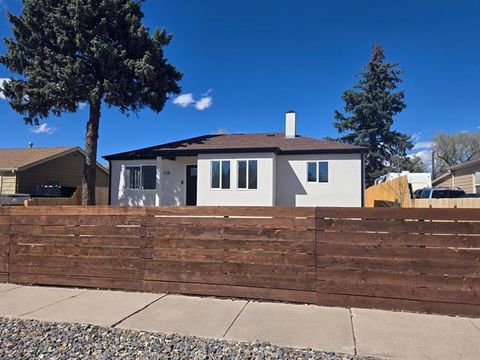 Photo of 738 E Fountain Boulevard #B, Colorado Springs, CO 80903 (MLS # R13906196)