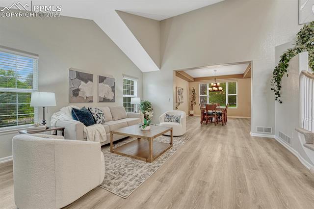 598 Crossing Circle