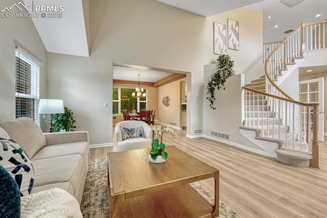 598 Crossing Circle