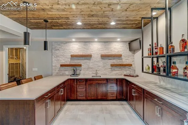 Colorado Springs, Colorado 80904, United States, 5 Bedrooms Bedrooms, ,3 BathroomsBathrooms,Residential,Pending,35686