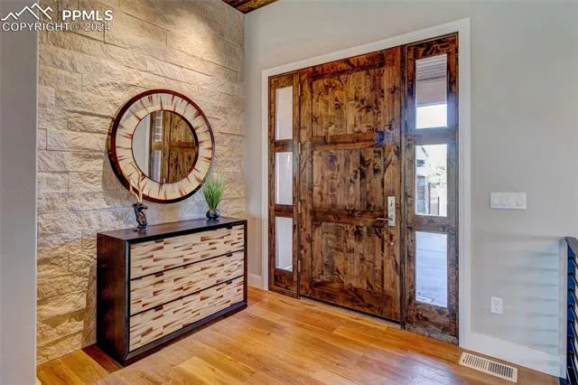 Colorado Springs, Colorado 80904, United States, 5 Bedrooms Bedrooms, ,3 BathroomsBathrooms,Residential,Pending,35686