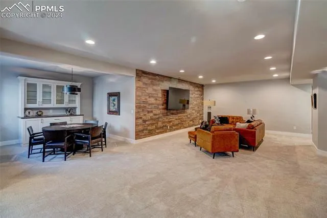 Colorado Springs, Colorado 80904, United States, 5 Bedrooms Bedrooms, ,3 BathroomsBathrooms,Residential,Pending,35686