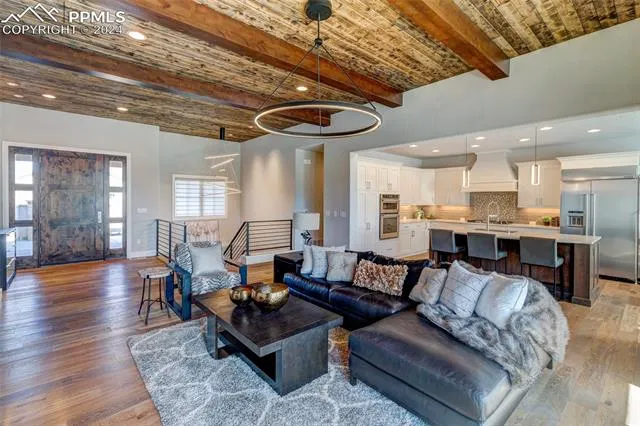 Colorado Springs, Colorado 80904, United States, 5 Bedrooms Bedrooms, ,3 BathroomsBathrooms,Residential,Pending,35686