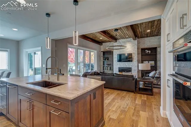 Colorado Springs, Colorado 80904, United States, 5 Bedrooms Bedrooms, ,3 BathroomsBathrooms,Residential,Pending,35686