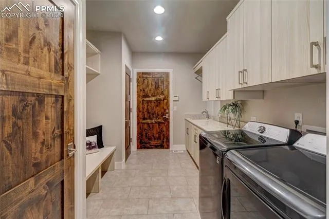 Colorado Springs, Colorado 80904, United States, 5 Bedrooms Bedrooms, ,3 BathroomsBathrooms,Residential,Pending,35686