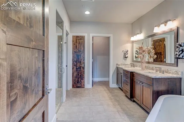 Colorado Springs, Colorado 80904, United States, 5 Bedrooms Bedrooms, ,3 BathroomsBathrooms,Residential,Pending,35686