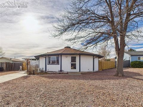 Photo of 4 Bridgeport Circle, Pueblo, CO 81003 (MLS # 7844960)