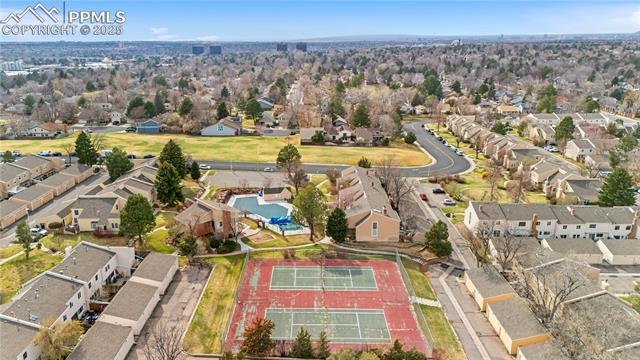 2925 S Vaughn Way