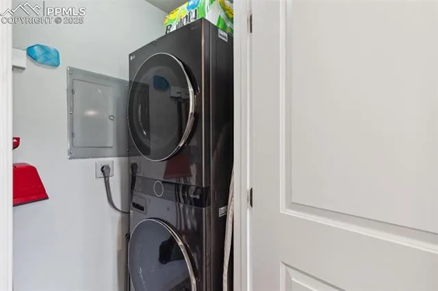 Colorado Springs, Colorado 80904, United States, 3 Bedrooms Bedrooms, ,2 BathroomsBathrooms,Residential,Pending,137296