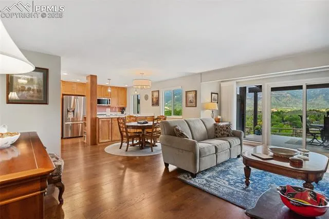 Colorado Springs, Colorado 80904, United States, 3 Bedrooms Bedrooms, ,2 BathroomsBathrooms,Residential,Pending,137296