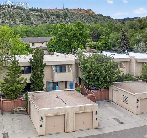 686 Echo Lane