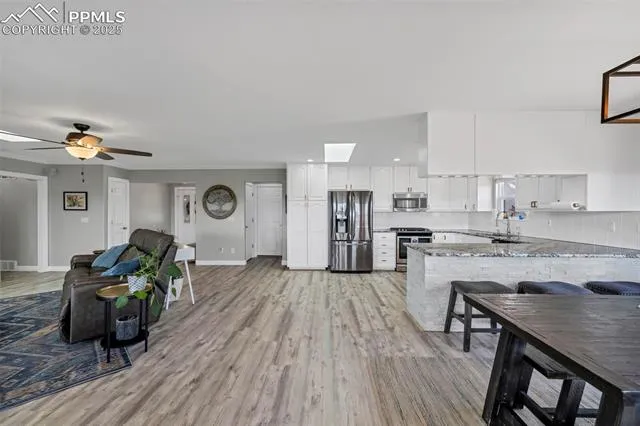 Canon City, Colorado 81212, United States, 5 Bedrooms Bedrooms, ,3 BathroomsBathrooms,Residential,Active,184600