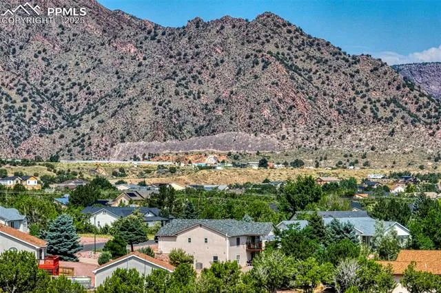 Canon City, Colorado 81212, United States, 5 Bedrooms Bedrooms, ,3 BathroomsBathrooms,Residential,Active,184600