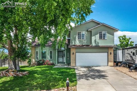 Photo of 523 W Hook Drive, Pueblo West, CO 81007 (MLS # 8876892) Photo of 523 W Hook Drive, Pueblo West, CO 81007 (MLS # 8876892)