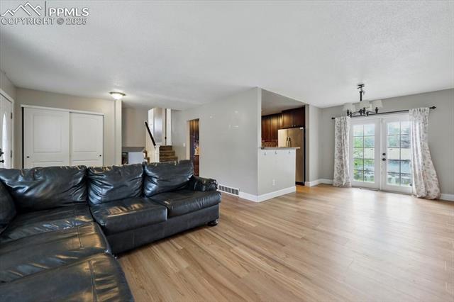 2208 E Greenwich Circle