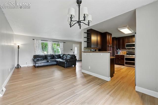 2208 E Greenwich Circle