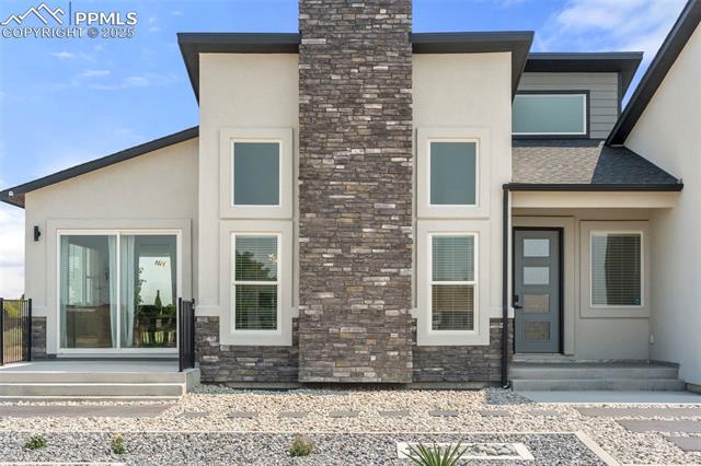 587 E Paradise Drive